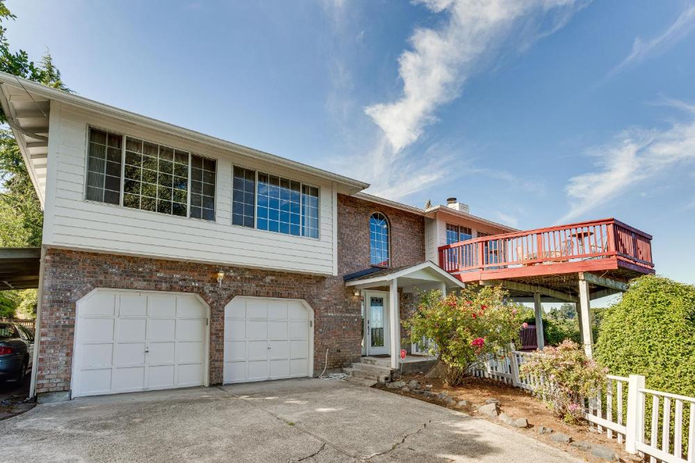Federal Way Vacation Rental Bay and Mountain Views!